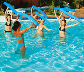 aquaerobic o ejercicio en la piscina