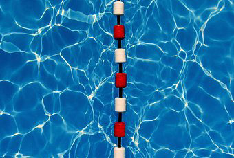 agua cristalina piscina